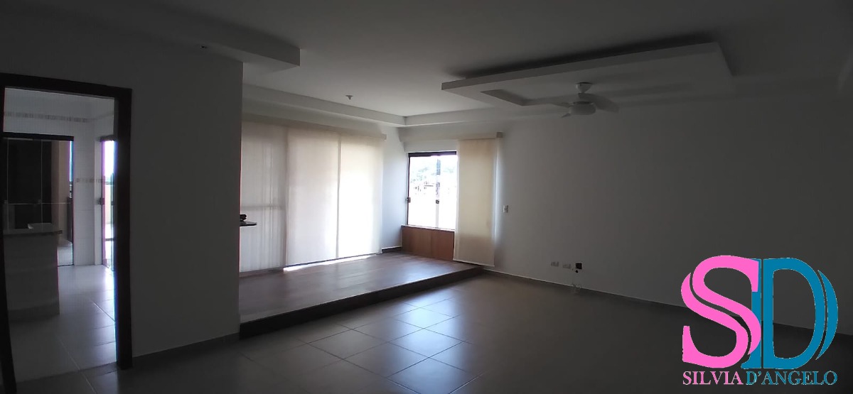 Apartamento à venda com 3 quartos, 200m² - Foto 2