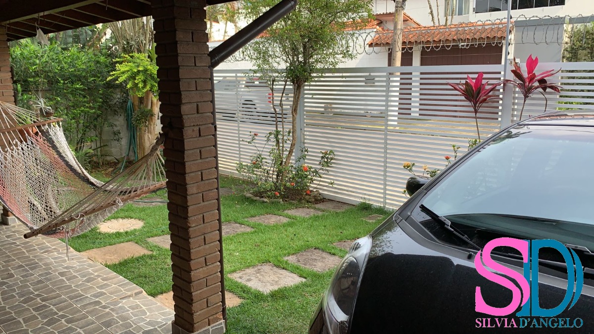 Casa à venda com 5 quartos, 200m² - Foto 1