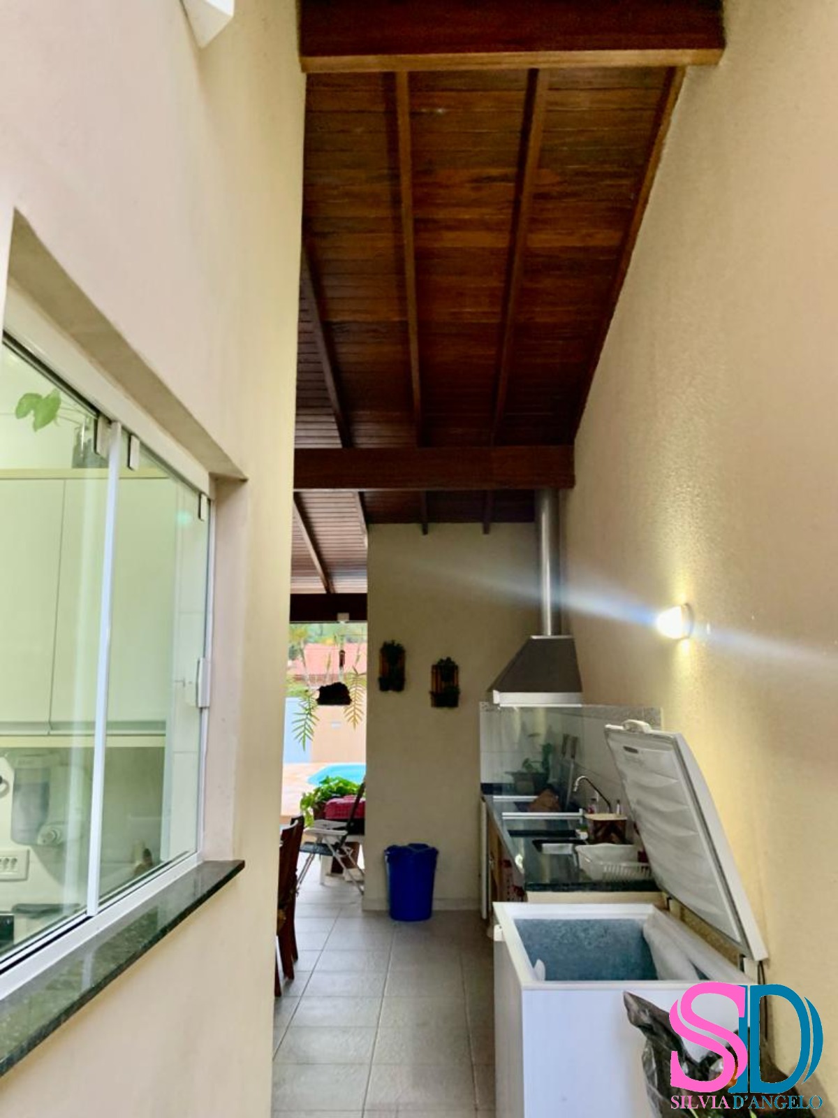 Casa à venda com 4 quartos, 205m² - Foto 2