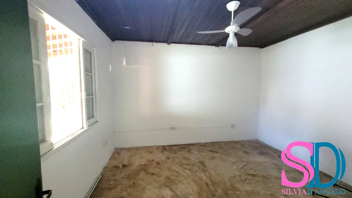 Casa à venda com 2 quartos, 170m² - Foto 11