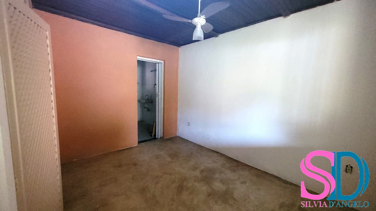 Casa à venda com 2 quartos, 170m² - Foto 2