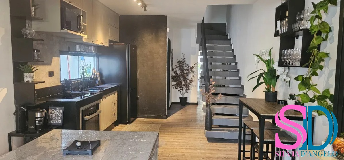 Casa à venda com 4 quartos, 150m² - Foto 1