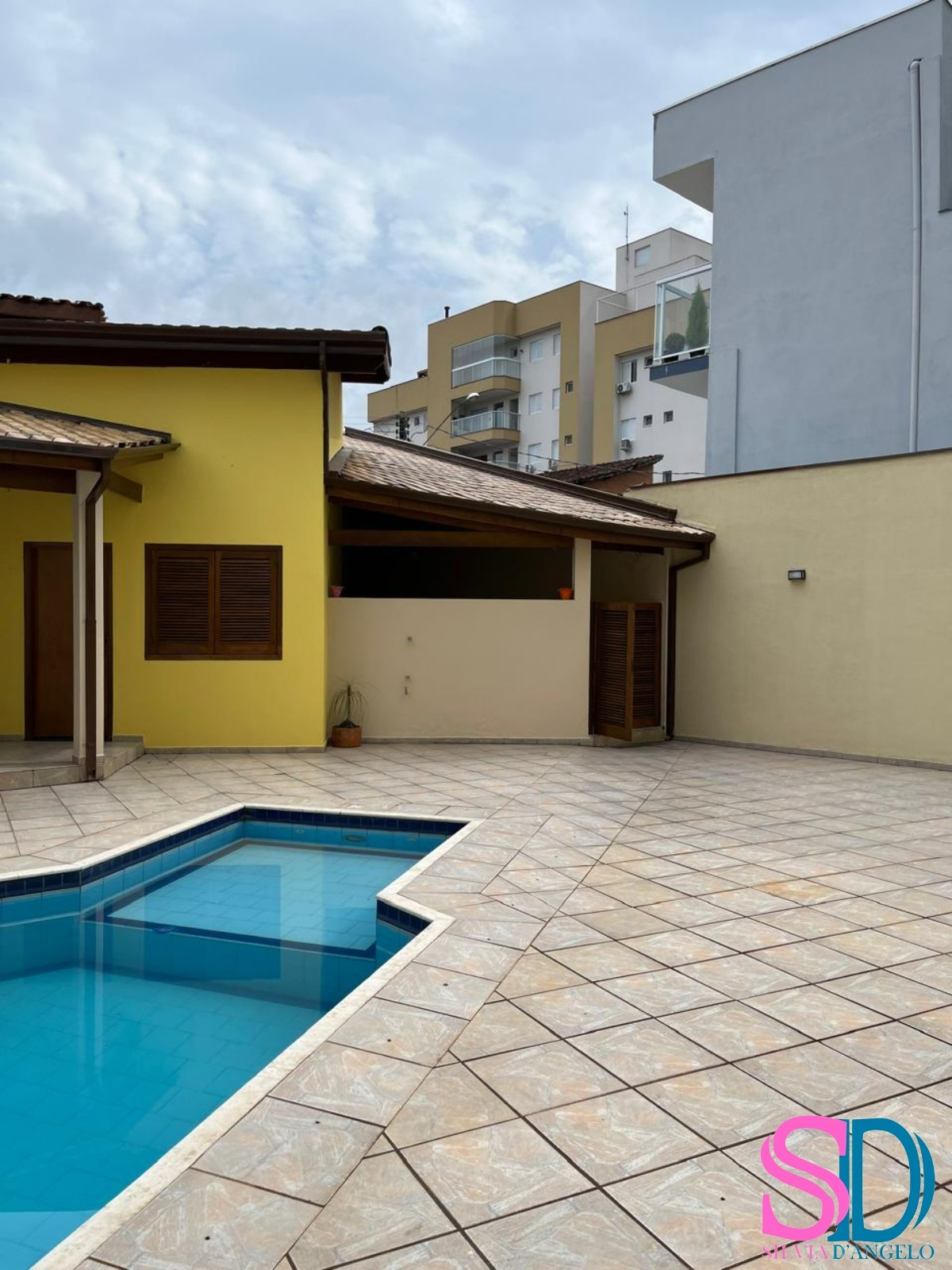 Sobrado à venda com 6 quartos, 375m² - Foto 3